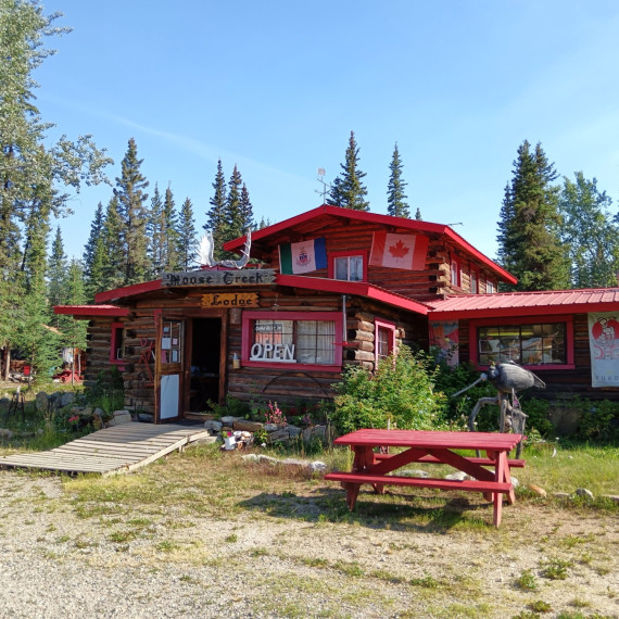 Aljaška a její typická dřevěná architektura.