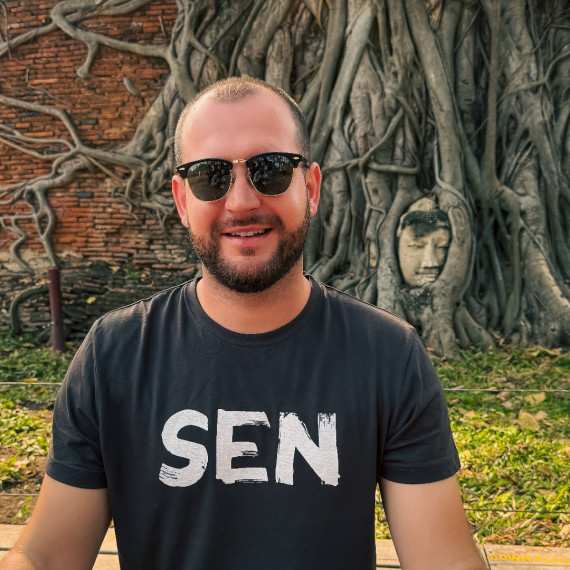 SEN u hlavy buddhy - Ayutthaya.