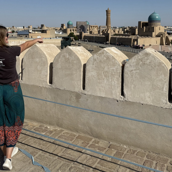 SEN průvodkyně při prohlídce historického města  Chiva plné minaretů. 