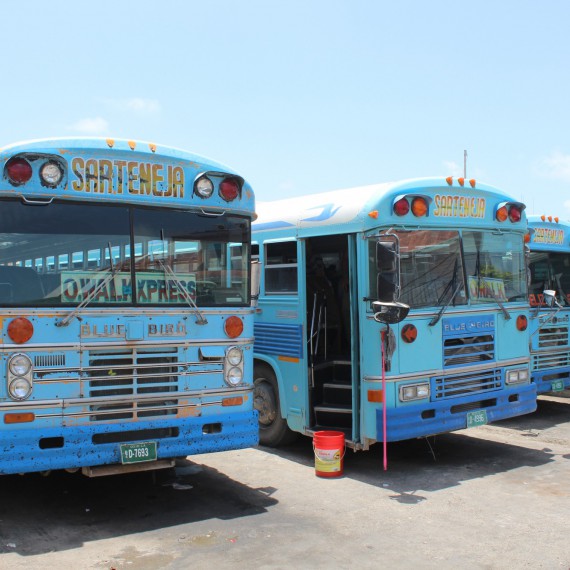 Typické autobusy v Belize 