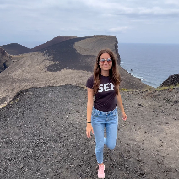 U sopky Capelinhos na Azorských ostrovech.