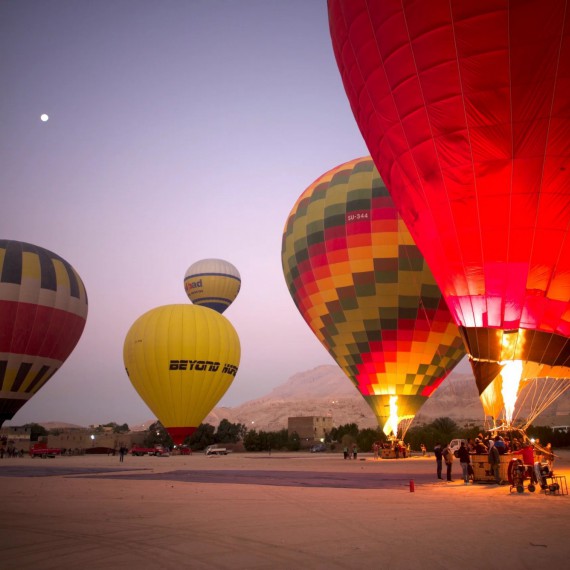 Ranní let balony nad Údolím králů a královen