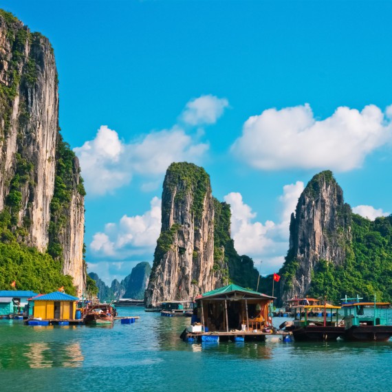 Dračí zuby ve vietnamské Halong Bay