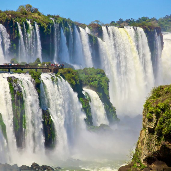 Mohutné vodopády Iguazú