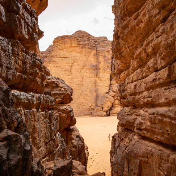 Trekujeme a hledáme 12 000 let staré petroglyfy