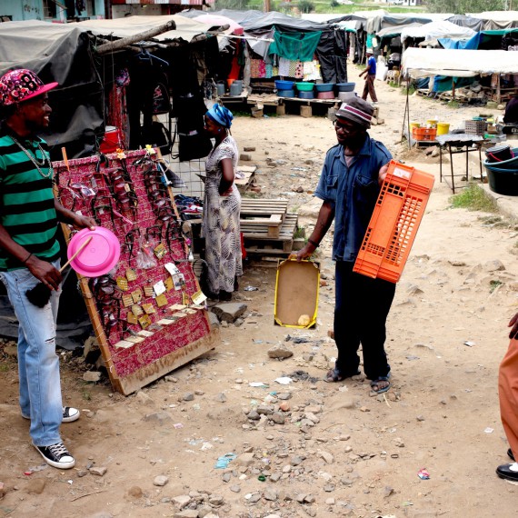 Nákup na místním tržišti 