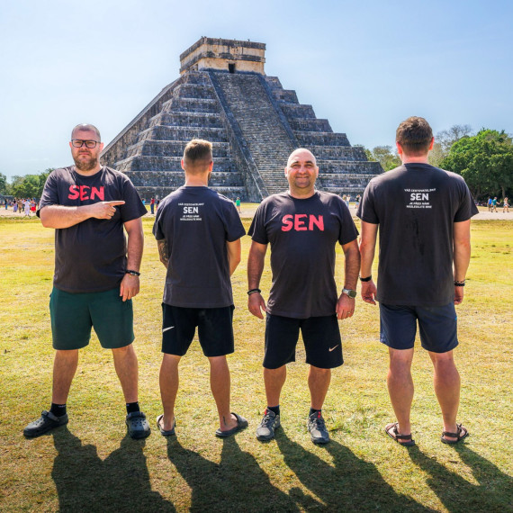 SEN klienti u ikonické pyramidy El Castillo v Chichén Itzá.