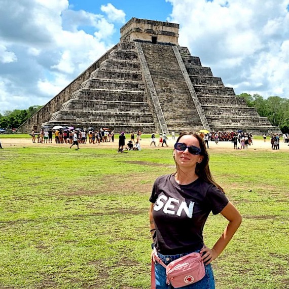 Slavná pyramida Chichen Itzá v Mexiku 