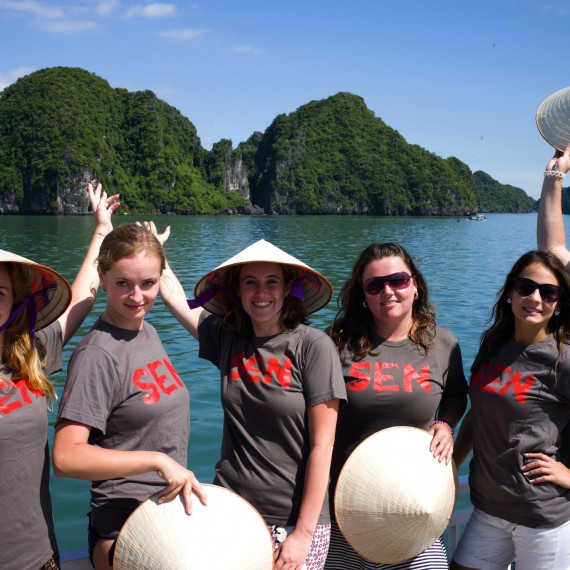 Se SNEM na pronajaté lodi po Halong Bay