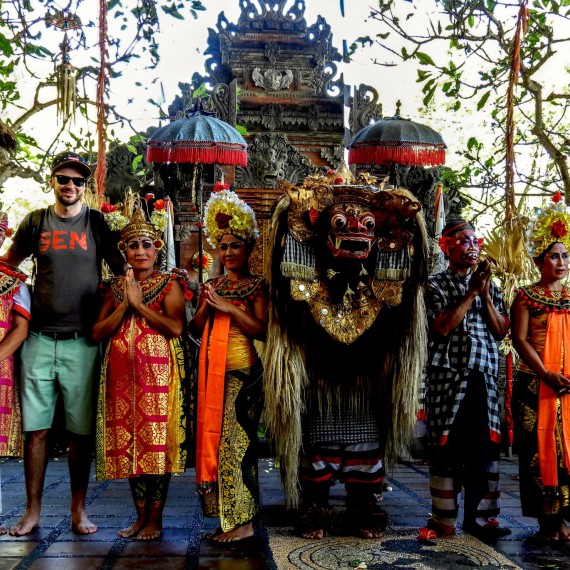 SEN tančí i na Bali