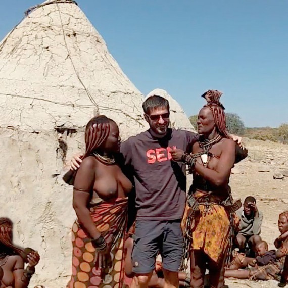 Ve vesnici domorodců