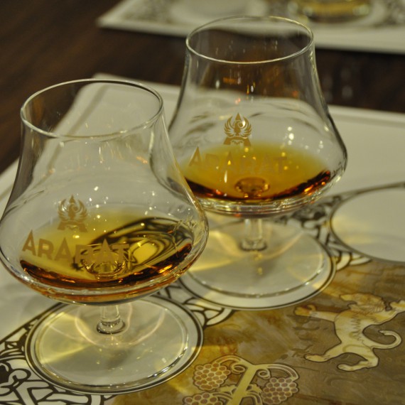 Sklenka výborného koňaku nesmí chybět