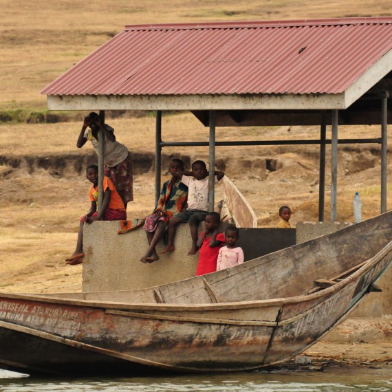 Rybáři na kanálu Kazinga v Queen Elizabeth