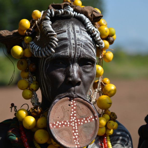 Uvidíte kmeny s typickými labrety v ústech