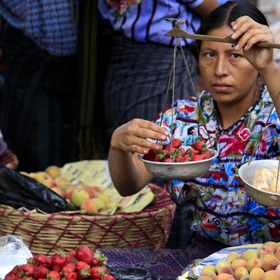 Navštívíme několik místních trhů