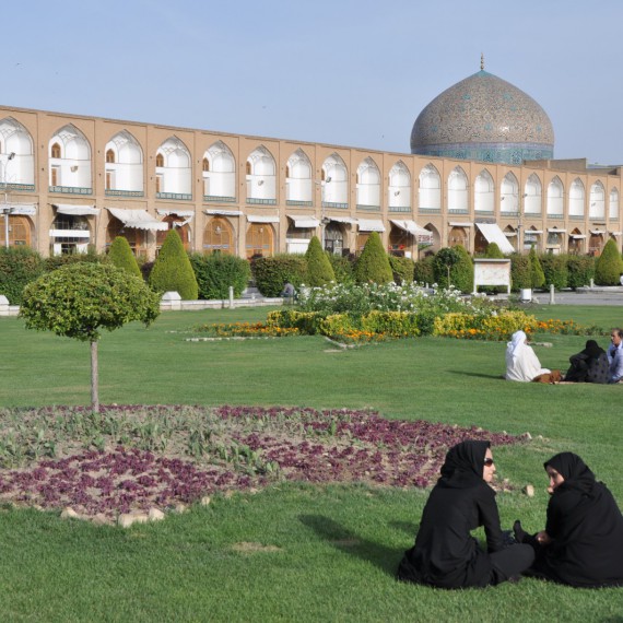 Rozlehlé Emámovo náměstí v Esfahanu