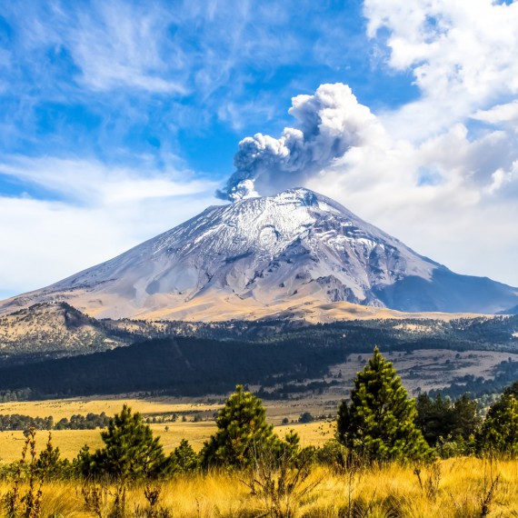 Stále živá sopka Popocatepetl
