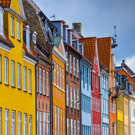 Barevné domky v přístavu Nyhavn v Kodani 