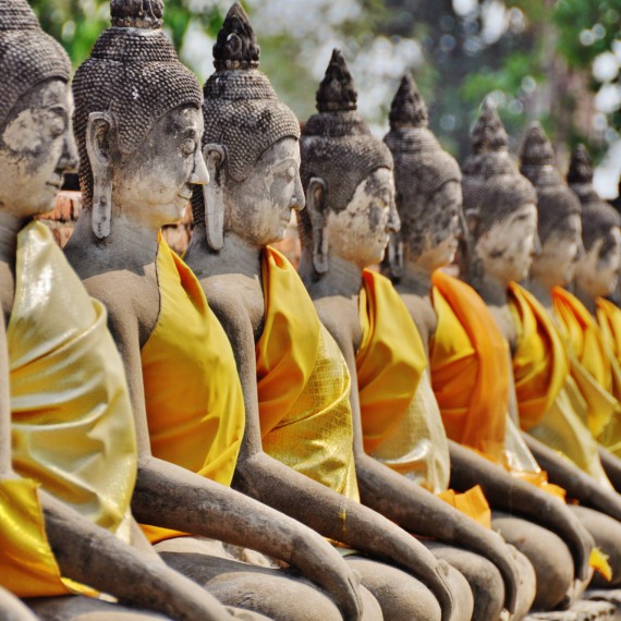 Buddhistické sochy ve starobylé Auythaye