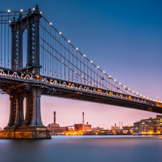 Brooklyn Bridge při zapádu slunce 