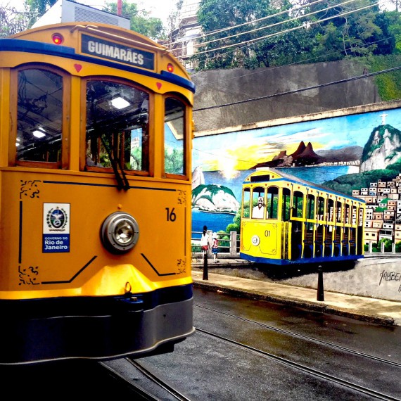 Barevné dopravní prostředky v Riu