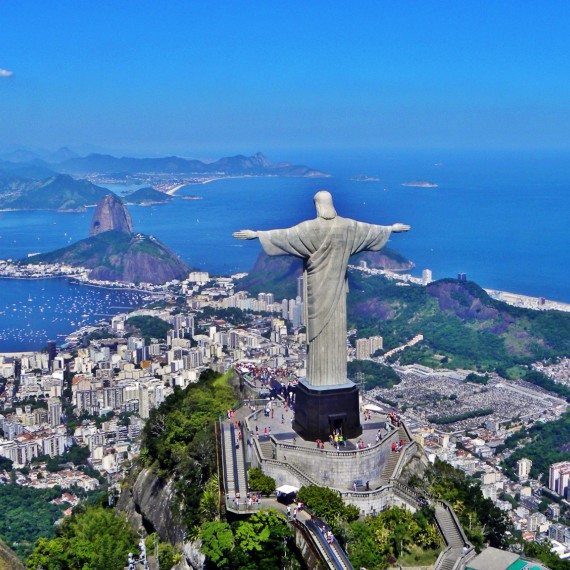 Socha Ježíše střeží Rio de Janeiro