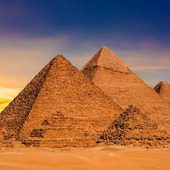 Jeden z divů světa - pyramidy v Gíze 