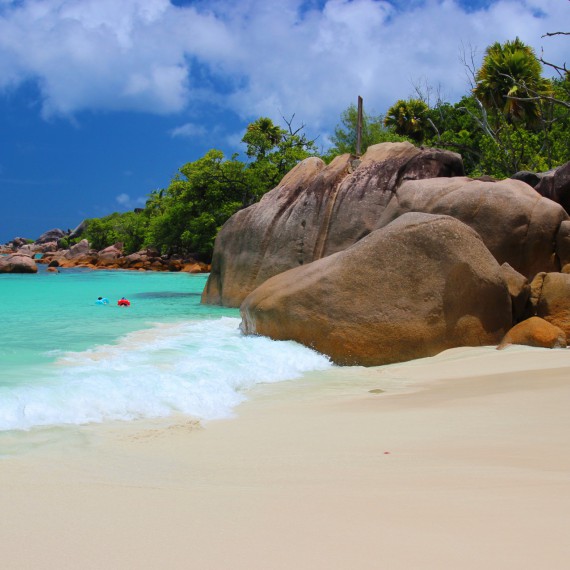 Pláž Anse Lazio na Seychelských ostrovech