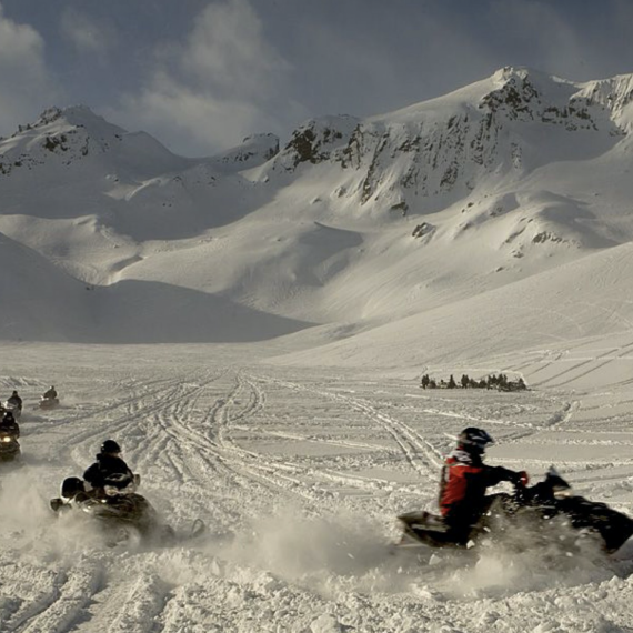 Jízda na sněžných skútrech