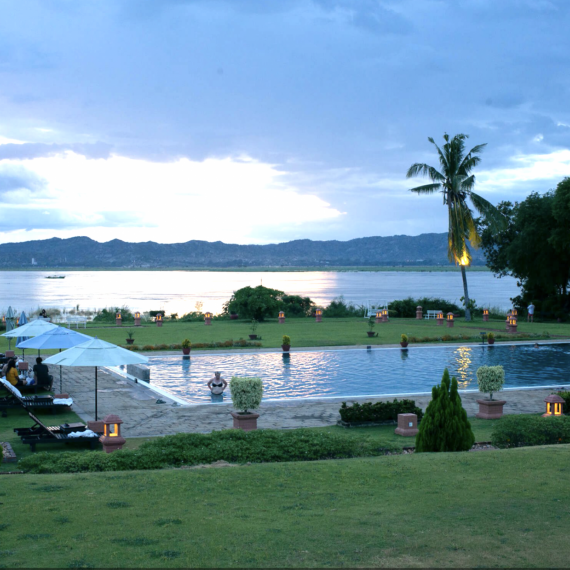 Co takhle relax u bazénu