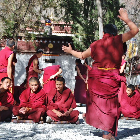 Lekce buddhismu v tibetském klášteře