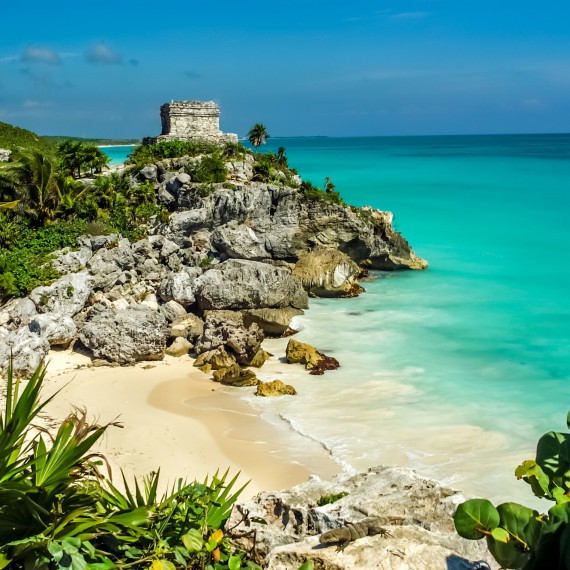 Pyramidy Tulum na pobřeží azurového Karibiku