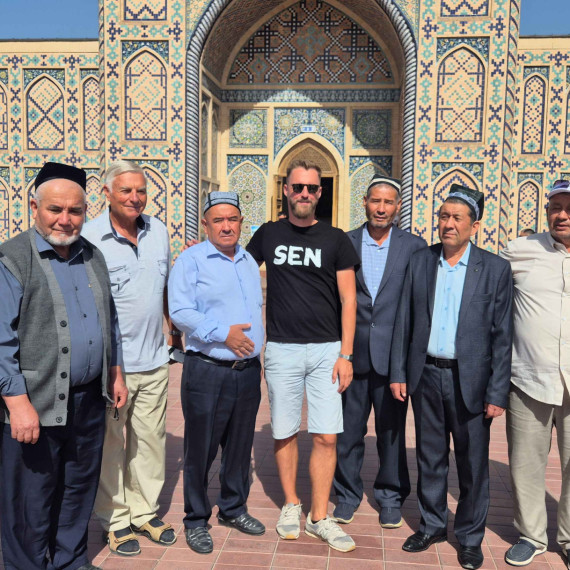 Setkání s místními.