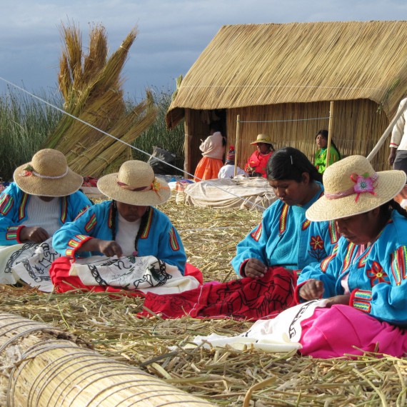 Život na rákosových ostrovech na jezeře Titicaca