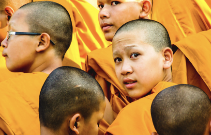 Mladí Thajci chodí do kláštera na zkušenou 