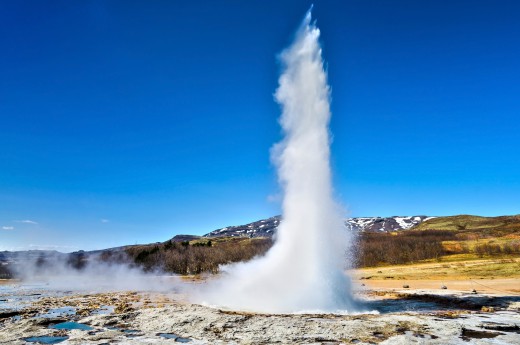Gejzír Strokkur, nejznámější islandský gejzír 