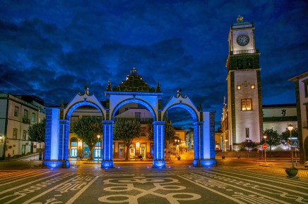 Porta de Cidade je vstupem do města  