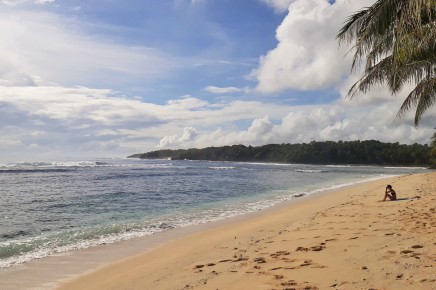 Kostarická pláž láká k odpočinku 