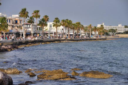 Podvečerní procházka po promenádě v centru Paphosu 