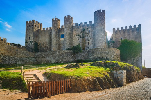 Hrad v Obidos je obklopený pevnými zdmi 