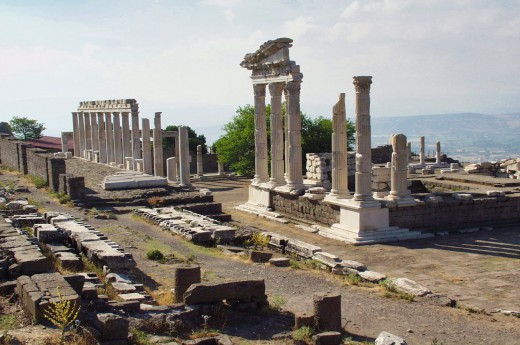 Trajánův chrám je mimořádně fotogenický a když uvidíte ruiny velkého města všude kolem, tak nebudete pochybovat, že Pergamon hrál velkou roli v Malé Asii