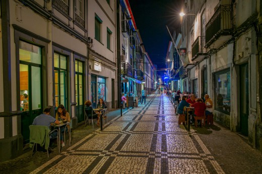 Ulice Rau dos Mercadores po setmění 