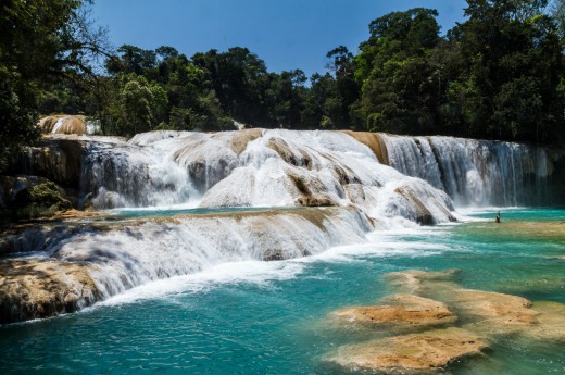 Ukážeme Vám nádherné vodopády Aqua Azul v okolí Palenque
